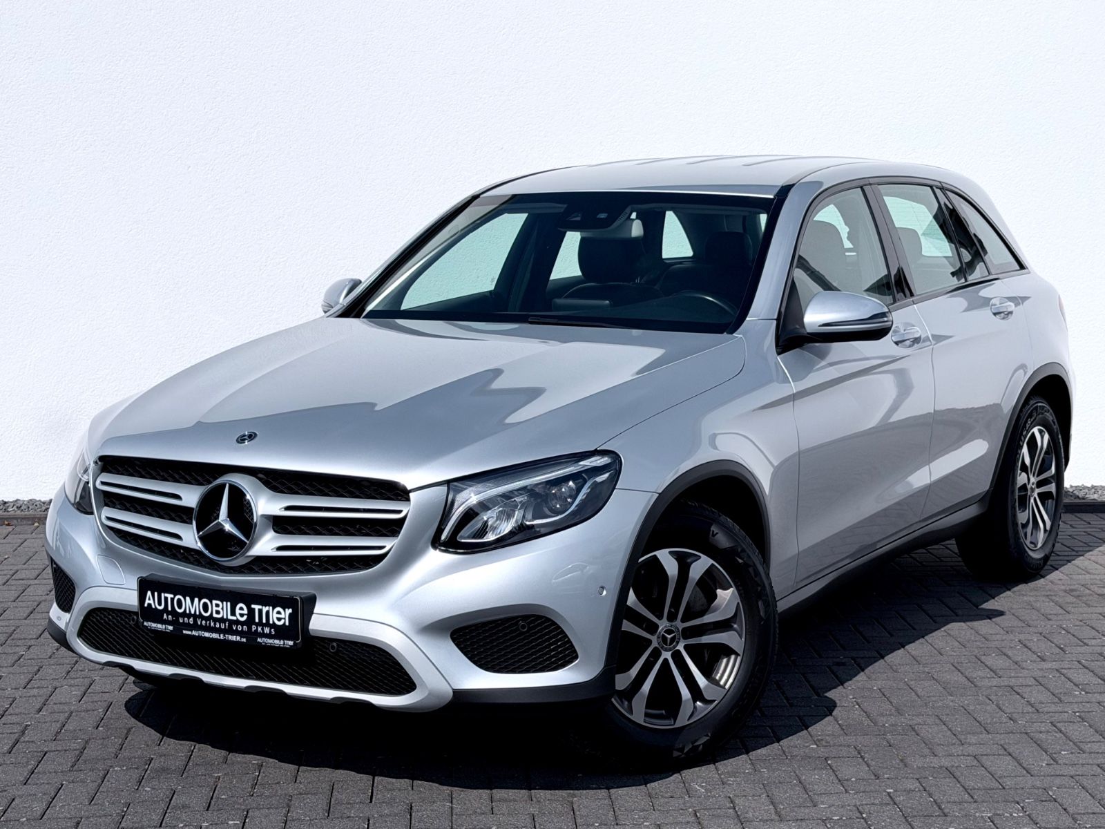 Mercedes-Benz GLC 250 d 4Matic /NAVI/LED/PDC/ in Silber als SUV/Geländewagen/Pickup - Fahrzeugfoto 1