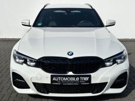 BMW 320i Touring M Sport Paket *Navi*LED*Garantie* in Weiß als Kombi - Fahrzeugfoto 2