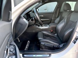 BMW 320i Touring M Sport Paket *Navi*LED*Garantie* in Weiß als Kombi - Fahrzeugfoto 9
