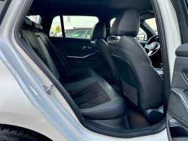 BMW 320i Touring M Sport Paket *Navi*LED*Garantie* in Weiß als Kombi - Fahrzeugfoto 13