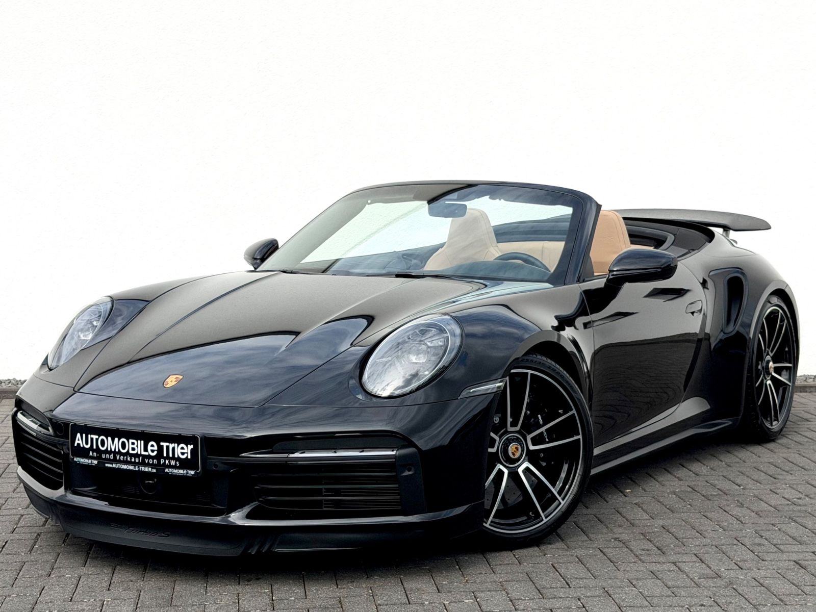 Porsche 911 Turbo S Cabriolet/LIFT/KERAMIK/BOSE/GARANTIE in Schwarz als Cabrio/Roadster - Fahrzeugfoto 1