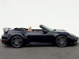 Porsche 911 Turbo S Cabriolet/LIFT/KERAMIK/BOSE/GARANTIE in Schwarz als Cabrio/Roadster - Fahrzeugfoto 4