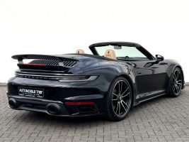 Porsche 911 Turbo S Cabriolet/LIFT/KERAMIK/BOSE/GARANTIE in Schwarz als Cabrio/Roadster - Fahrzeugfoto 5
