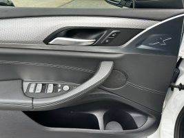 BMW X4 30d xDrive M Sport Paket in Weiß als SUV/Geländewagen/Pickup - Fahrzeugfoto 16
