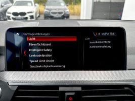 BMW X4 30d xDrive M Sport Paket in Weiß als SUV/Geländewagen/Pickup - Fahrzeugfoto 27