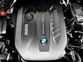 BMW X4 30d xDrive M Sport Paket in Weiß als SUV/Geländewagen/Pickup - Fahrzeugfoto 34