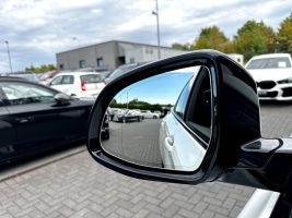 BMW X4 30d xDrive M Sport Paket in Weiß als SUV/Geländewagen/Pickup - Fahrzeugfoto 35