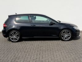 Volkswagen Golf 7 1.4 TSI R Line/NAVI/BI-XENON/PDC/GARANTIE in Schwarz als Kleinwagen - Fahrzeugfoto 4