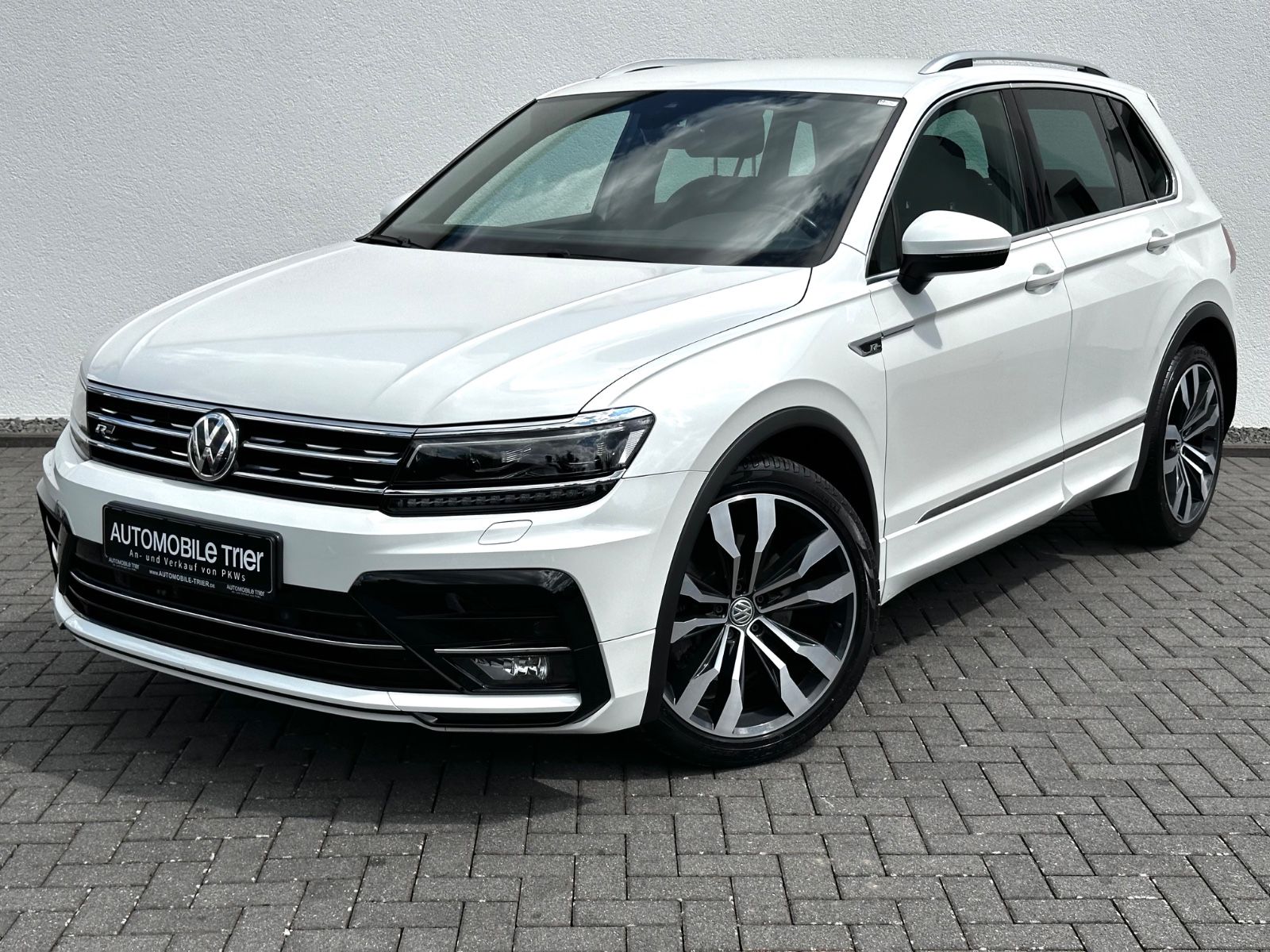 Volkswagen Tiguan R line 2.0 TSI DSG 4Motion /LED/ACC/AHK/ in Weiß als SUV/Geländewagen/Pickup - Fahrzeugfoto 1