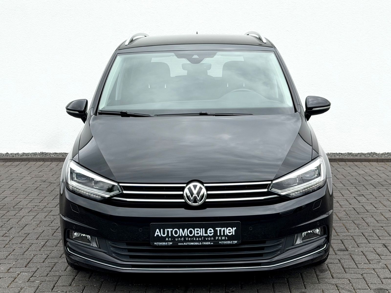 Volkswagen Touran Highline 1.8 TSI DSG /NAVI/LED/ACC/CAM/ - Bild 2 Volkswagen Touran Highline 1.8 TSI DSG /NAVI/LED/ACC/CAM/ in Schwarz als Van/Minibus - Fahrzeugfoto 2