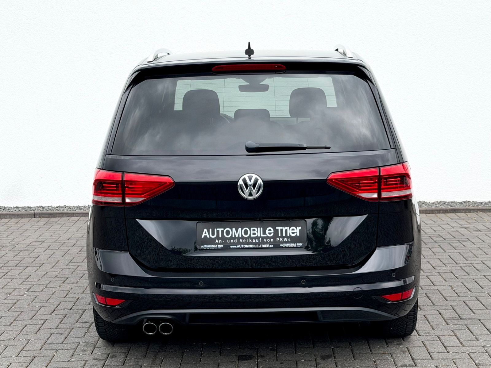 Volkswagen Touran Highline 1.8 TSI DSG /NAVI/LED/ACC/CAM/ - Bild 6 Volkswagen Touran Highline 1.8 TSI DSG /NAVI/LED/ACC/CAM/ in Schwarz als Van/Minibus - Fahrzeugfoto 6