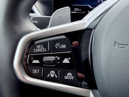 BMW 320i M Sport Paket /LED/ACC/HUD/360°CAM/GARANTIE in Grau als Limousine - Fahrzeugfoto 17