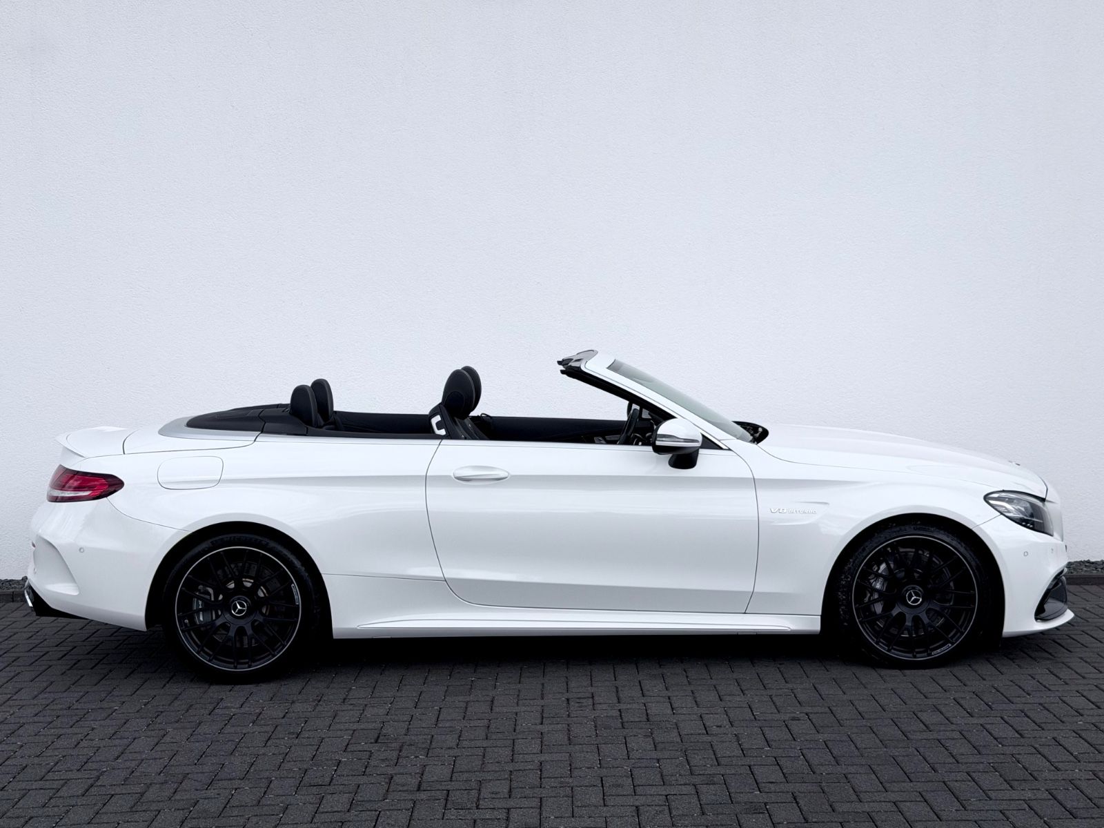 Mercedes-Benz C 63 AMG Cabrio /LED/ACC/HUD/BURM/CAM/GARANTIE/ - Bild 4 Mercedes-Benz C 63 AMG Cabrio /LED/ACC/HUD/BURM/CAM/GARANTIE/ in POLARWEISS als Cabrio/Roadster - Fahrzeugfoto 4