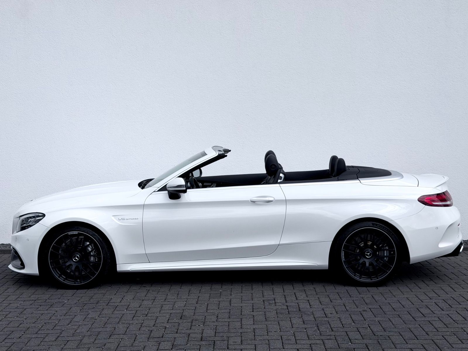 Mercedes-Benz C 63 AMG Cabrio /LED/ACC/HUD/BURM/CAM/GARANTIE/ - Bild 8 Mercedes-Benz C 63 AMG Cabrio /LED/ACC/HUD/BURM/CAM/GARANTIE/ in POLARWEISS als Cabrio/Roadster - Fahrzeugfoto 8
