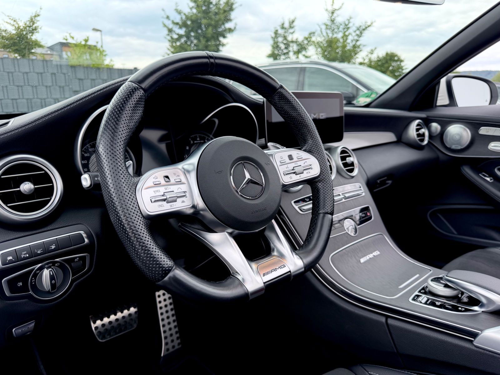 Mercedes-Benz C 63 AMG Cabrio /LED/ACC/HUD/BURM/CAM/GARANTIE/ - Bild 10 Mercedes-Benz C 63 AMG Cabrio /LED/ACC/HUD/BURM/CAM/GARANTIE/ in POLARWEISS als Cabrio/Roadster - Fahrzeugfoto 10