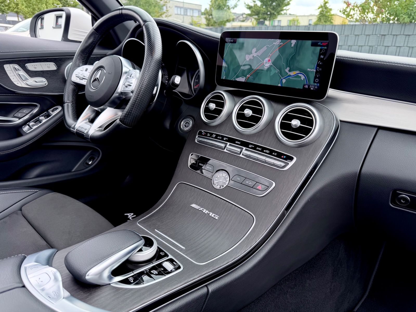 Mercedes-Benz C 63 AMG Cabrio /LED/ACC/HUD/BURM/CAM/GARANTIE/ - Bild 11 Mercedes-Benz C 63 AMG Cabrio /LED/ACC/HUD/BURM/CAM/GARANTIE/ in POLARWEISS als Cabrio/Roadster - Fahrzeugfoto 11