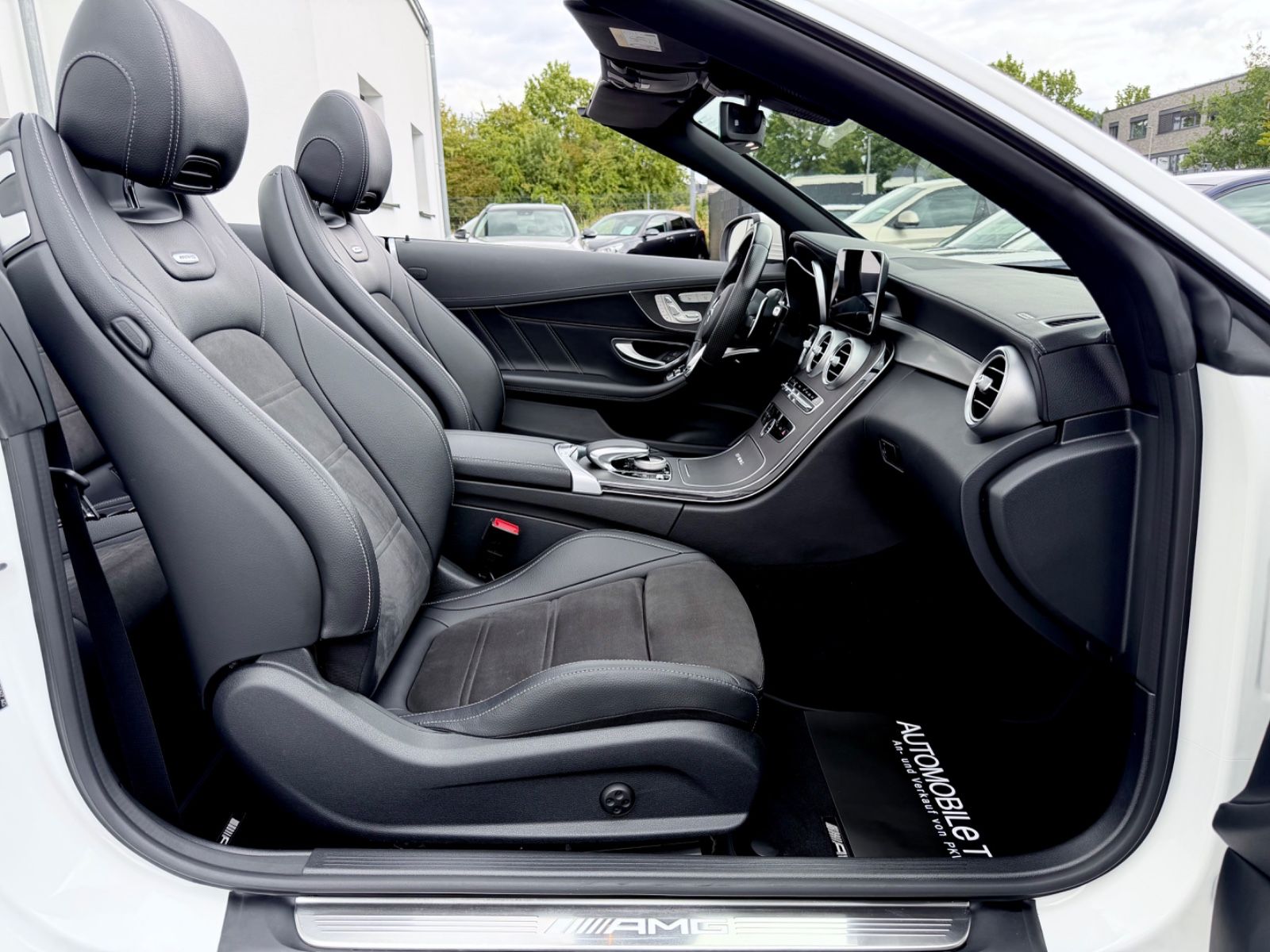 Mercedes-Benz C 63 AMG Cabrio /LED/ACC/HUD/BURM/CAM/GARANTIE/ - Bild 12 Mercedes-Benz C 63 AMG Cabrio /LED/ACC/HUD/BURM/CAM/GARANTIE/ in POLARWEISS als Cabrio/Roadster - Fahrzeugfoto 12