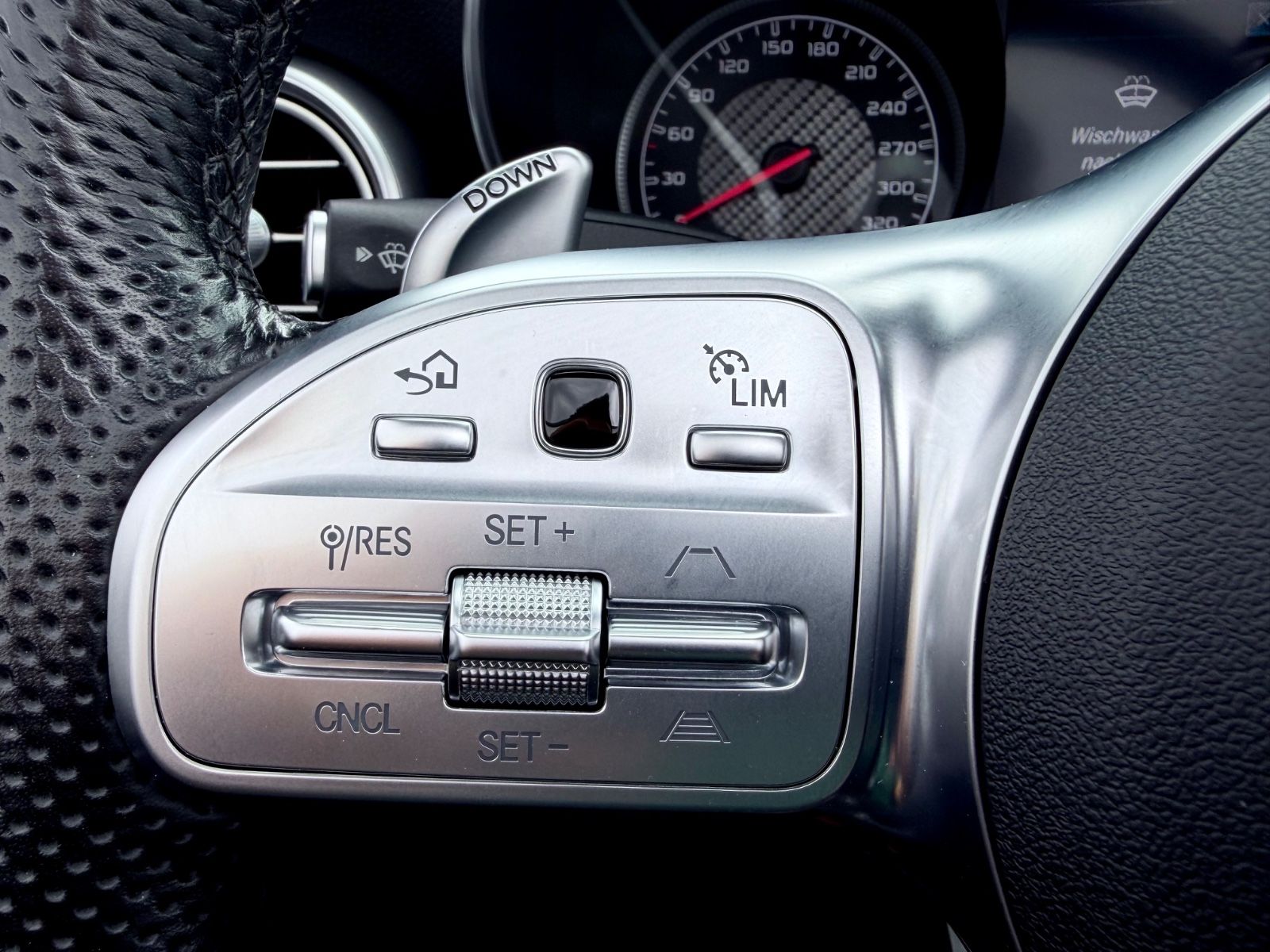 Mercedes-Benz C 63 AMG Cabrio /LED/ACC/HUD/BURM/CAM/GARANTIE/ - Bild 17 Mercedes-Benz C 63 AMG Cabrio /LED/ACC/HUD/BURM/CAM/GARANTIE/ in POLARWEISS als Cabrio/Roadster - Fahrzeugfoto 17