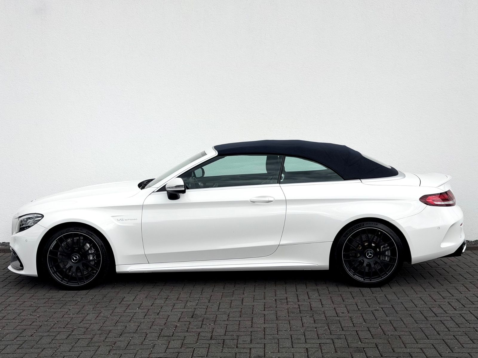 Mercedes-Benz C 63 AMG Cabrio /LED/ACC/HUD/BURM/CAM/GARANTIE/ - Bild 22 Mercedes-Benz C 63 AMG Cabrio /LED/ACC/HUD/BURM/CAM/GARANTIE/ in POLARWEISS als Cabrio/Roadster - Fahrzeugfoto 22