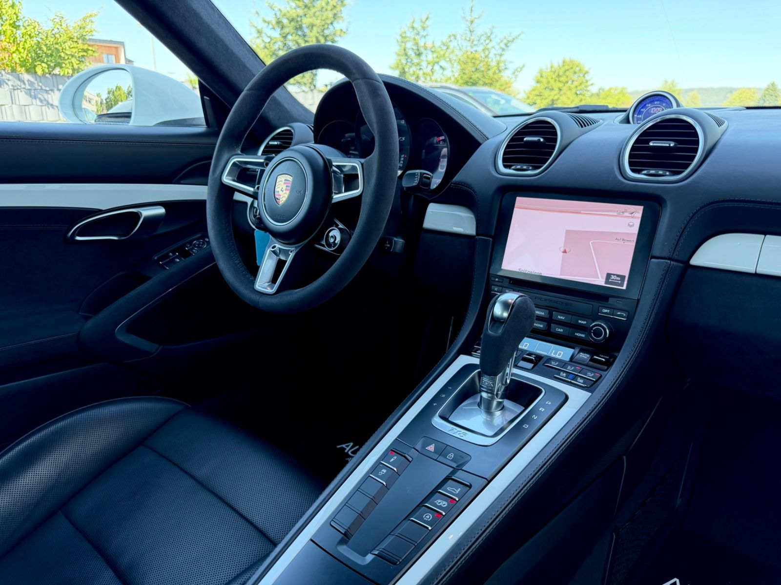 Porsche Cayman 718 GTS /PDK/LED/CARPLAY/GARANTIE/ - Bild 11 Porsche Cayman 718 GTS /PDK/LED/CARPLAY/GARANTIE/ in PURE WHITE/WEISS als Sportwagen/Coupé - Fahrzeugfoto 11