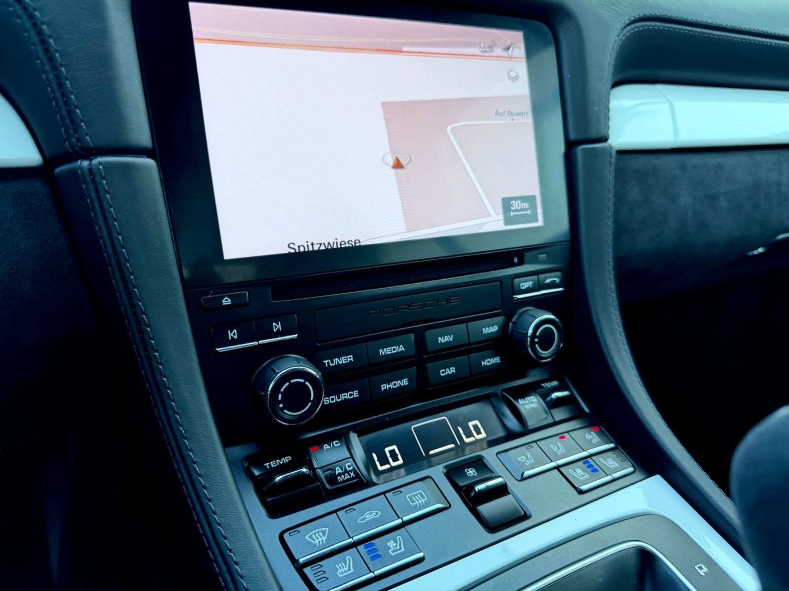 Porsche Cayman 718 GTS /PDK/LED/CARPLAY/GARANTIE/ - Bild 15 Porsche Cayman 718 GTS /PDK/LED/CARPLAY/GARANTIE/ in PURE WHITE/WEISS als Sportwagen/Coupé - Fahrzeugfoto 15