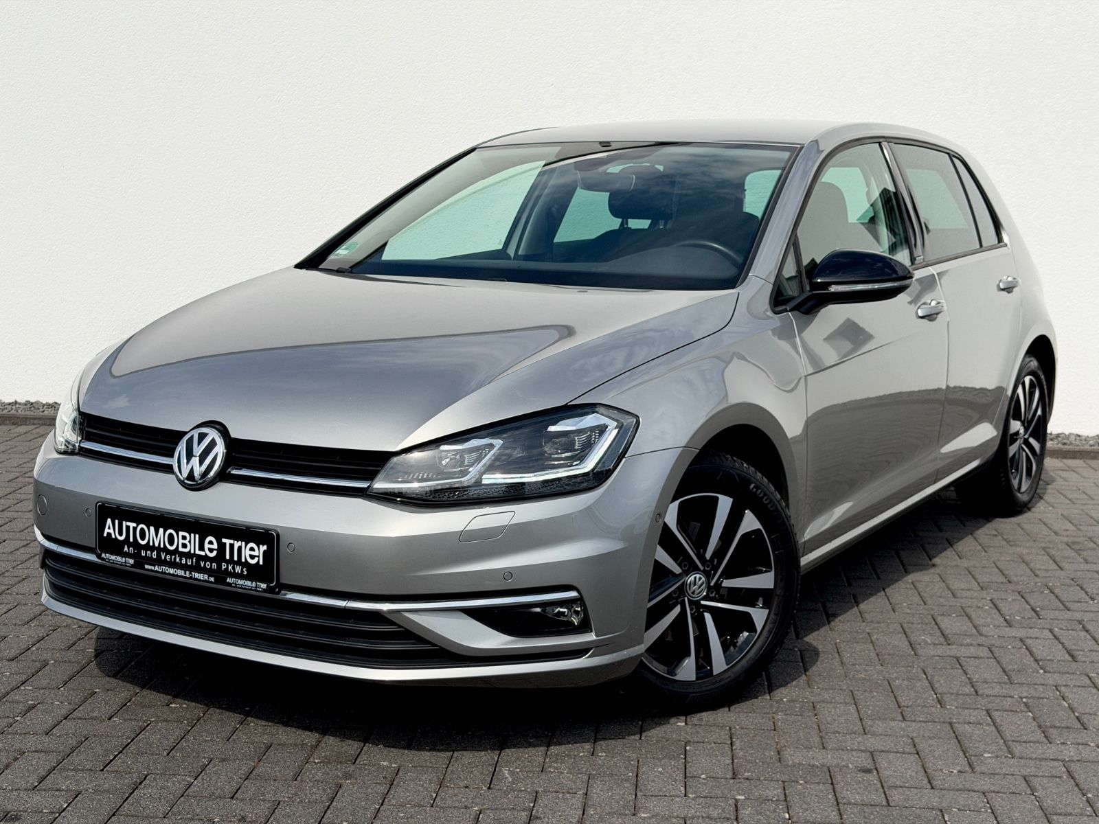 Volkswagen Golf 7 Lim. 1.5 TSI DSG IQ.DRIVE /LED/ACC/GARANT in Silber als Limousine - Fahrzeugfoto 1