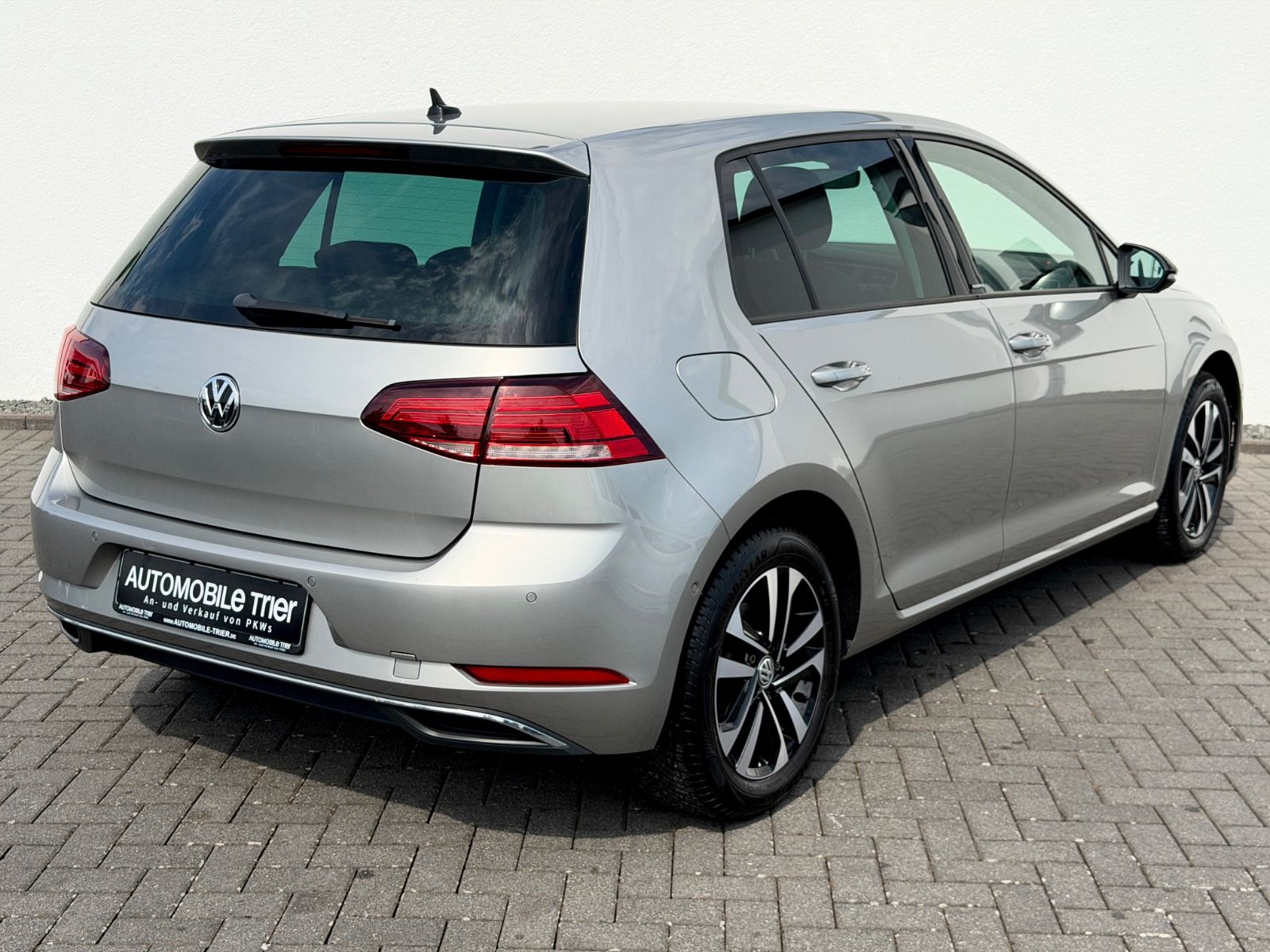 Volkswagen Golf 7 Lim. 1.5 TSI DSG IQ.DRIVE /LED/ACC/GARANT - Bild 5 Volkswagen Golf 7 Lim. 1.5 TSI DSG IQ.DRIVE /LED/ACC/GARANT in TUNGSTEN SILVER als Limousine - Fahrzeugfoto 5
