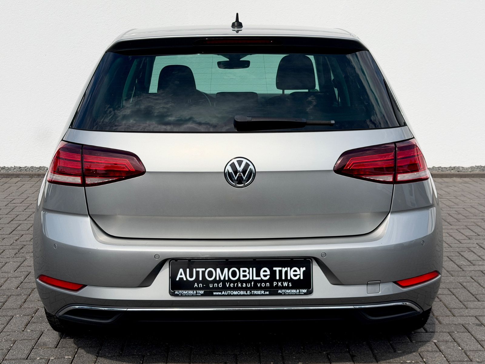 Volkswagen Golf 7 Lim. 1.5 TSI DSG IQ.DRIVE /LED/ACC/GARANT - Bild 6 Volkswagen Golf 7 Lim. 1.5 TSI DSG IQ.DRIVE /LED/ACC/GARANT in TUNGSTEN SILVER als Limousine - Fahrzeugfoto 6