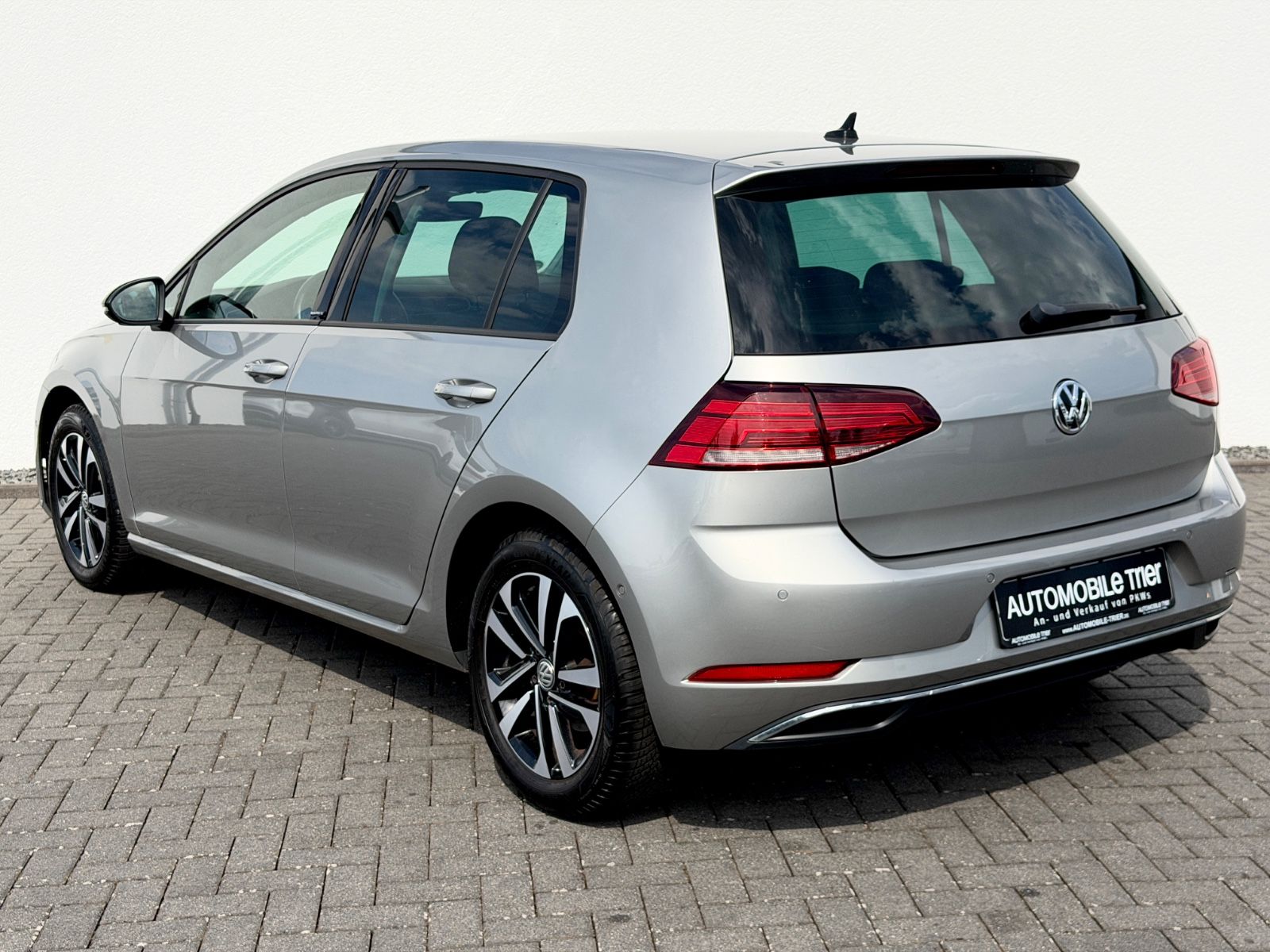 Volkswagen Golf 7 Lim. 1.5 TSI DSG IQ.DRIVE /LED/ACC/GARANT - Bild 7 Volkswagen Golf 7 Lim. 1.5 TSI DSG IQ.DRIVE /LED/ACC/GARANT in TUNGSTEN SILVER als Limousine - Fahrzeugfoto 7