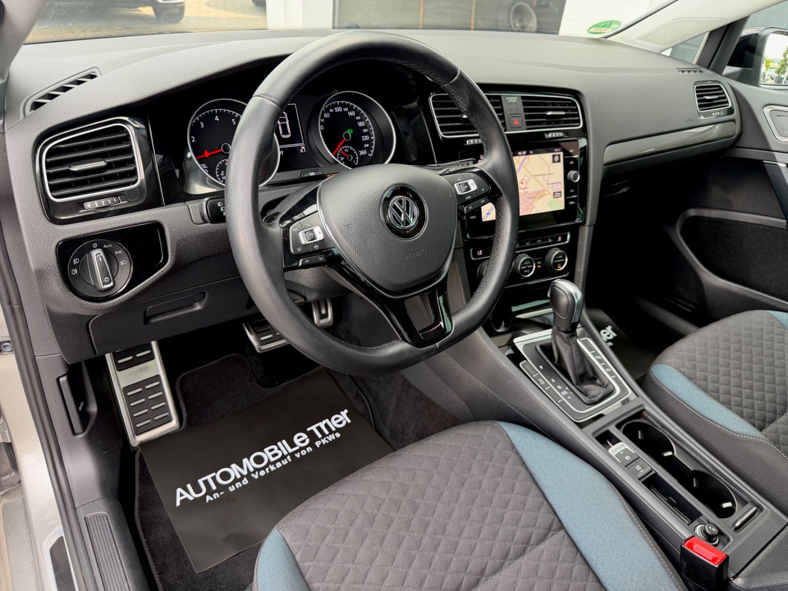 Volkswagen Golf 7 Lim. 1.5 TSI DSG IQ.DRIVE /LED/ACC/GARANT - Bild 13 Volkswagen Golf 7 Lim. 1.5 TSI DSG IQ.DRIVE /LED/ACC/GARANT in TUNGSTEN SILVER als Limousine - Fahrzeugfoto 13