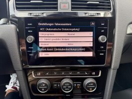 Volkswagen Golf 7 Lim. 1.5 TSI DSG IQ.DRIVE /LED/ACC/GARANT in Silber als Limousine - Fahrzeugfoto 16