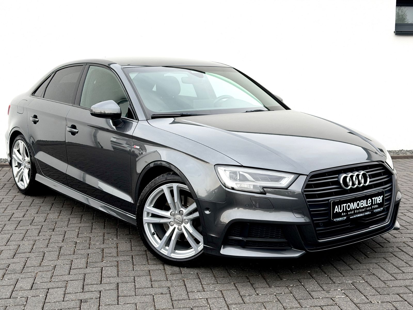 Audi A3 Limousine 35 TDI S line Sport Plus Paket - Bild 3 Audi A3 Limousine 35 TDI S line Sport Plus Paket in DAYTONAGRAU - Fahrzeugfoto 3