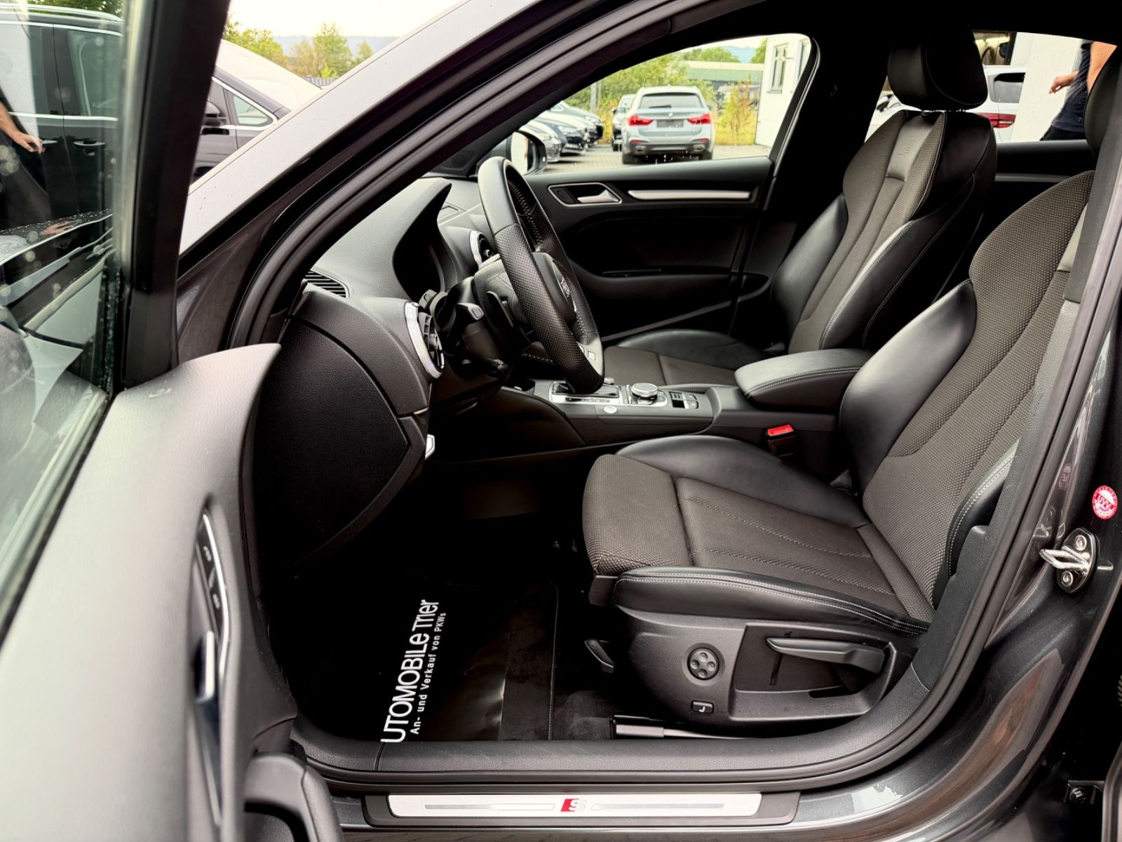 Audi A3 Limousine 35 TDI S line Sport Plus Paket - Bild 9 Audi A3 Limousine 35 TDI S line Sport Plus Paket in DAYTONAGRAU - Fahrzeugfoto 9