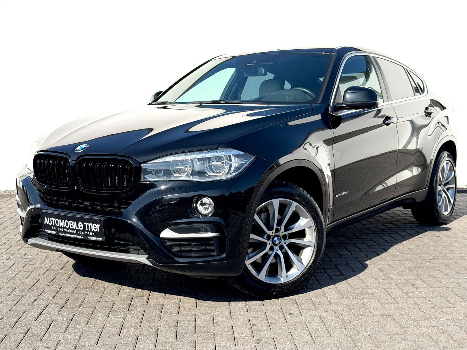 BMW X6 xDrive 30 d*Garantie*Navi*Voll* in Schwarz als SUV/Geländewagen/Pickup - Fahrzeugfoto 1