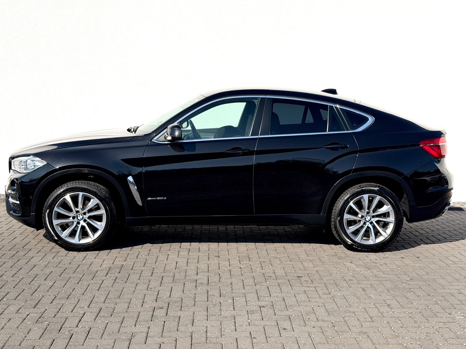 BMW X6 xDrive 30 d*Garantie*Navi*Voll* - Bild 8 BMW X6 xDrive 30 d*Garantie*Navi*Voll* in SAPHIRSCHWARZ als SUV/Geländewagen/Pickup - Fahrzeugfoto 8