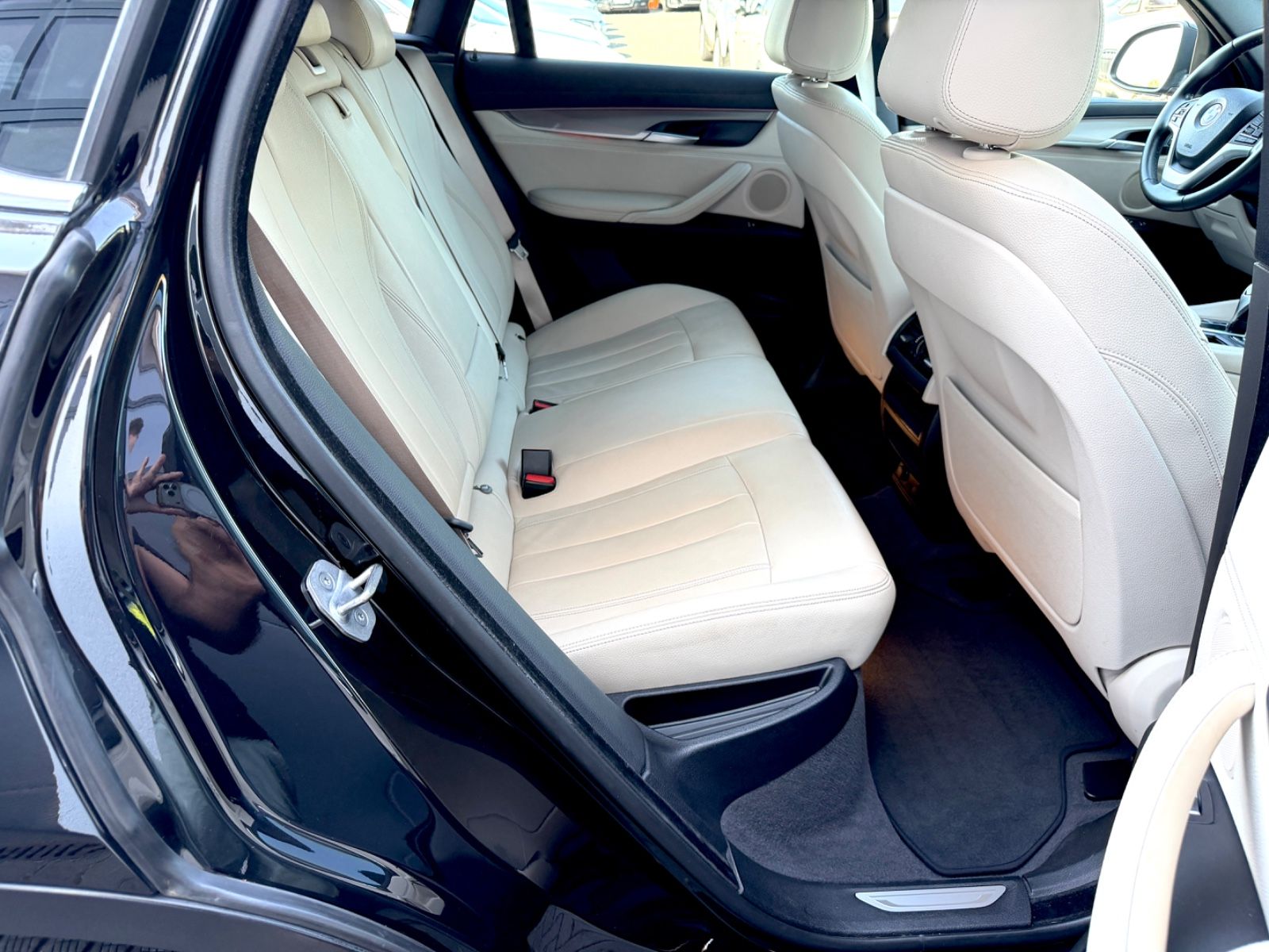 BMW X6 xDrive 30 d*Garantie*Navi*Voll* - Bild 16 BMW X6 xDrive 30 d*Garantie*Navi*Voll* in SAPHIRSCHWARZ als SUV/Geländewagen/Pickup - Fahrzeugfoto 16