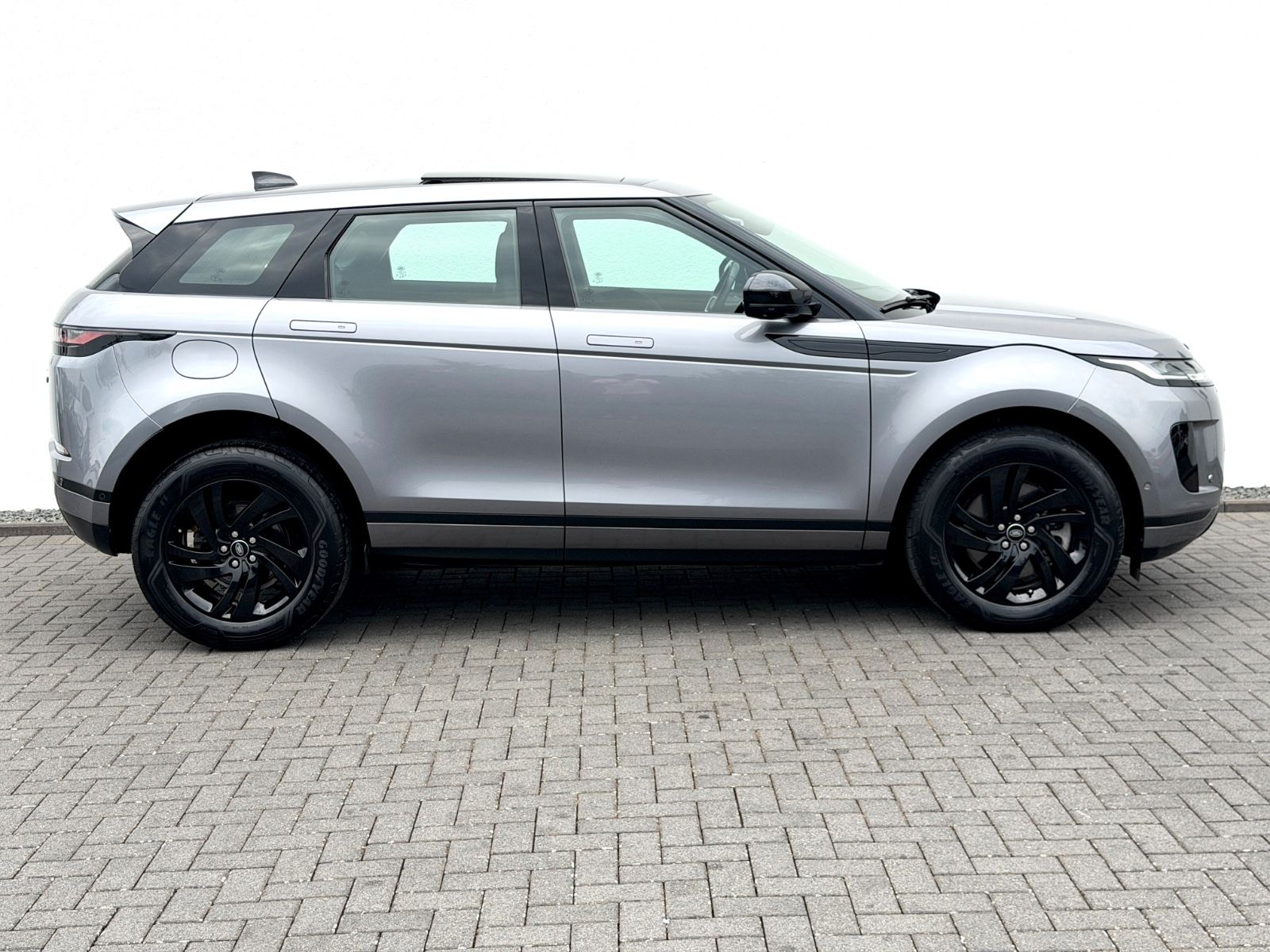 Land Rover Range Rover Evoque *Navi*Leder*360 Cam* - Bild 4 Land Rover Range Rover Evoque *Navi*Leder*360 Cam* in Grau als SUV/Geländewagen/Pickup - Fahrzeugfoto 4