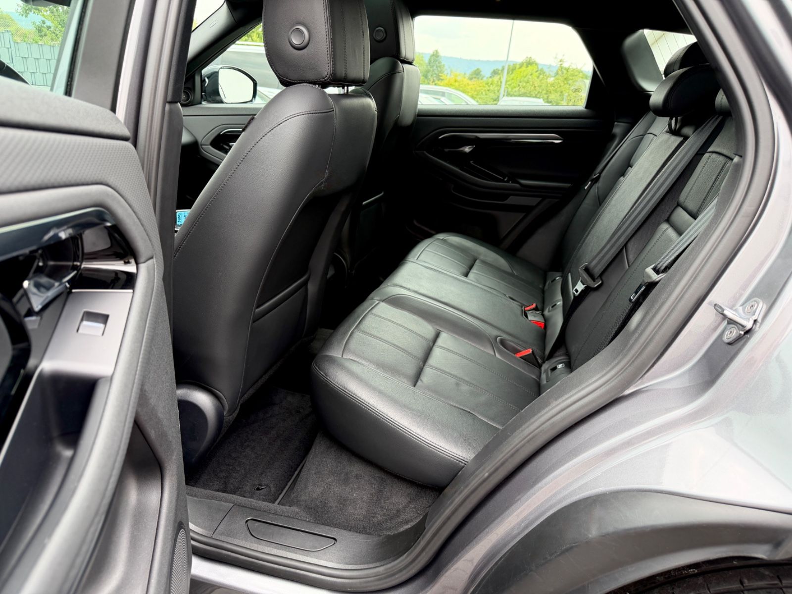 Land Rover Range Rover Evoque *Navi*Leder*360 Cam* - Bild 12 Land Rover Range Rover Evoque *Navi*Leder*360 Cam* in Grau als SUV/Geländewagen/Pickup - Fahrzeugfoto 12