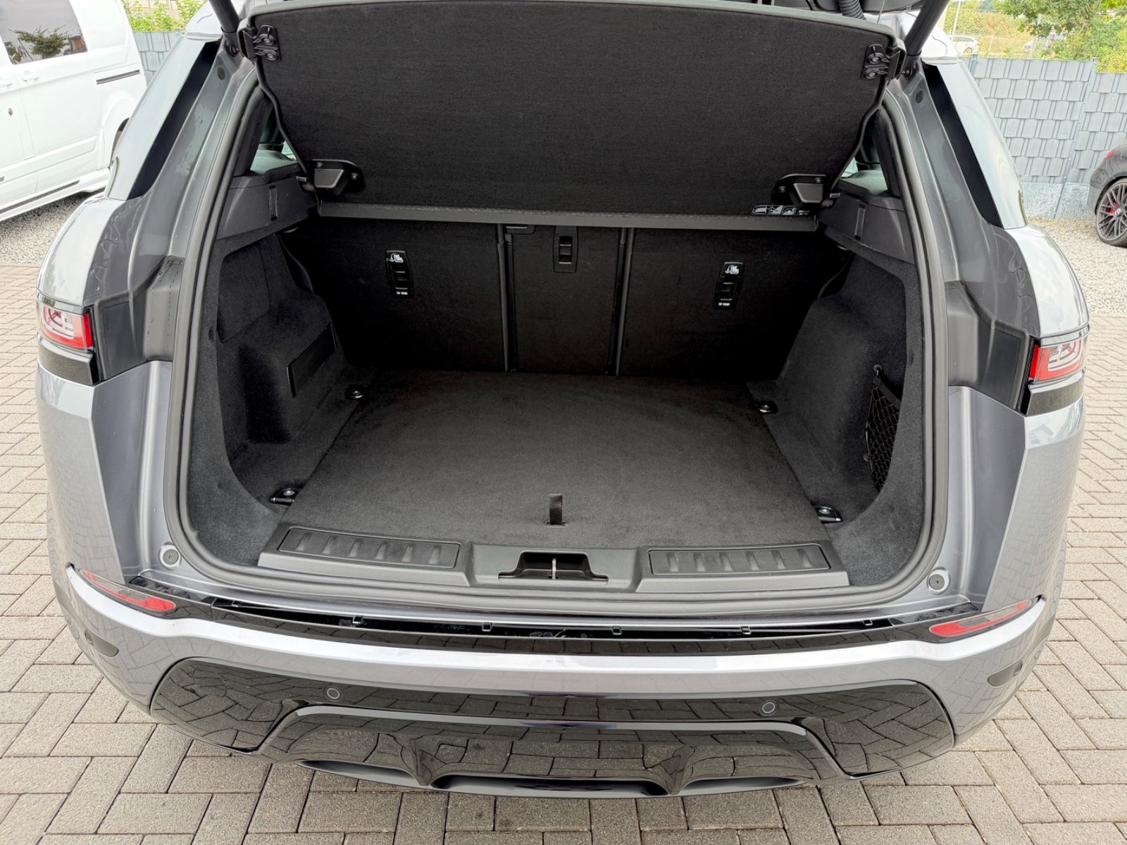 Land Rover Range Rover Evoque *Navi*Leder*360 Cam* - Bild 17 Land Rover Range Rover Evoque *Navi*Leder*360 Cam* in Grau als SUV/Geländewagen/Pickup - Fahrzeugfoto 17