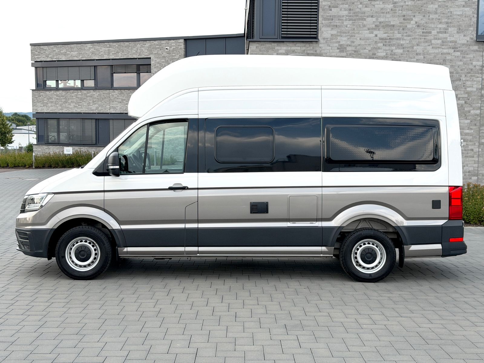 Volkswagen Crafter Grand California 600 FWD *GARANTIE* - Bild 2 Volkswagen Crafter Grand California 600 FWD *GARANTIE* als Wohnmobil andere - Fahrzeugfoto 2