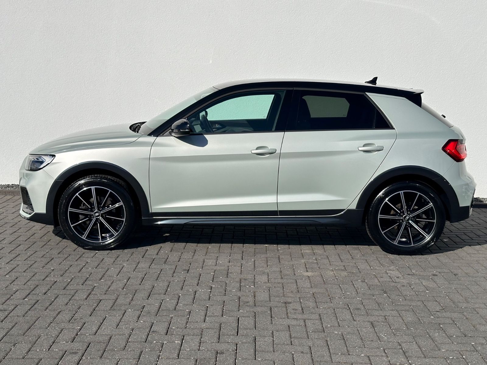 Audi A1 allstreet 35 TFSI*Garantie*LED*Navi*Sonos*App - Bild 8 Audi A1 allstreet 35 TFSI*Garantie*LED*Navi*Sonos*App in Silber als Kleinwagen - Fahrzeugfoto 8