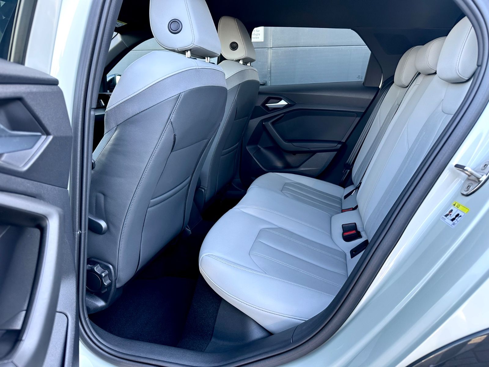 Audi A1 allstreet 35 TFSI*Garantie*LED*Navi*Sonos*App - Bild 12 Audi A1 allstreet 35 TFSI*Garantie*LED*Navi*Sonos*App in Silber als Kleinwagen - Fahrzeugfoto 12