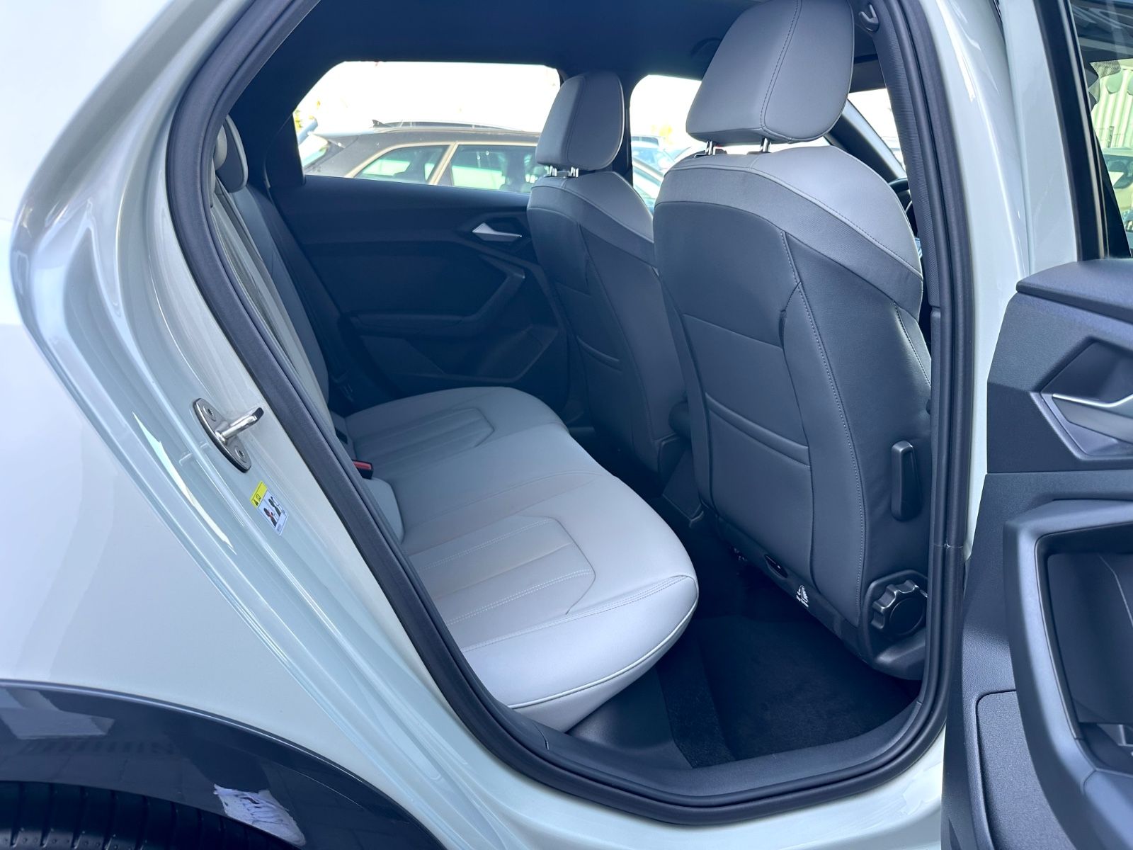 Audi A1 allstreet 35 TFSI*Garantie*LED*Navi*Sonos*App - Bild 13 Audi A1 allstreet 35 TFSI*Garantie*LED*Navi*Sonos*App in Silber als Kleinwagen - Fahrzeugfoto 13
