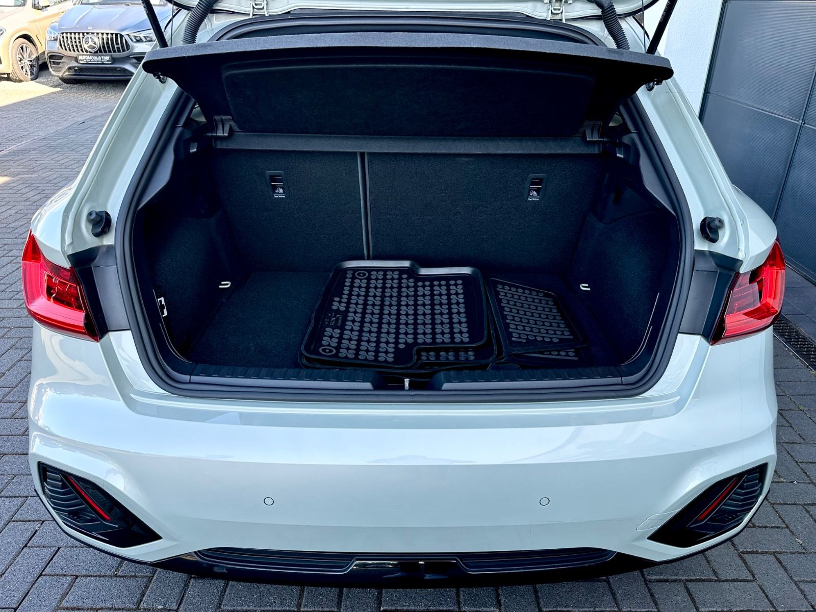 Audi A1 allstreet 35 TFSI*Garantie*LED*Navi*Sonos*App - Bild 19 Audi A1 allstreet 35 TFSI*Garantie*LED*Navi*Sonos*App in Silber als Kleinwagen - Fahrzeugfoto 19