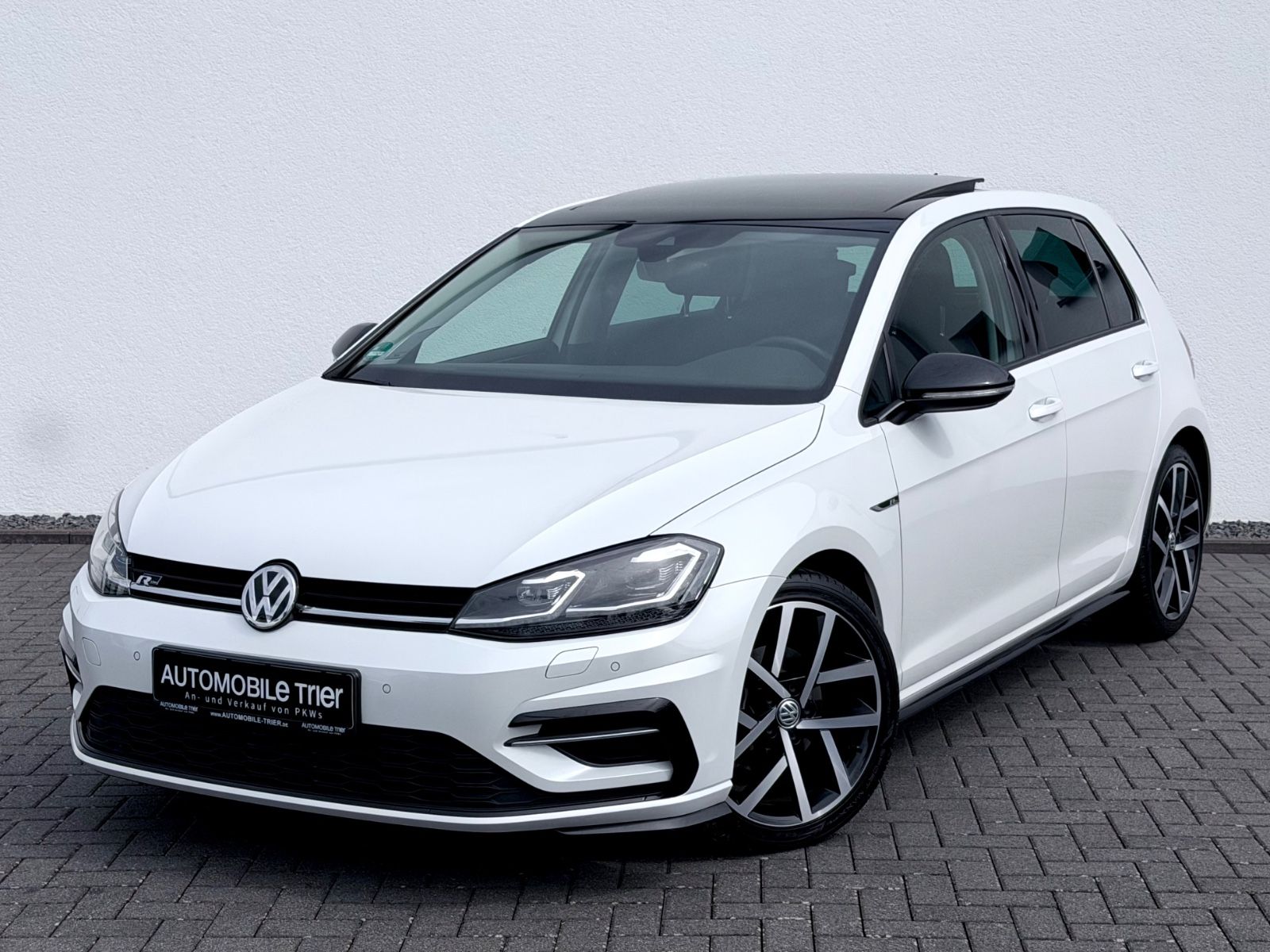 Volkswagen Golf 7 Lim. R line /PANO/NAVI/LED/CAM/GARANTIE/ in Weiß als Limousine - Fahrzeugfoto 1