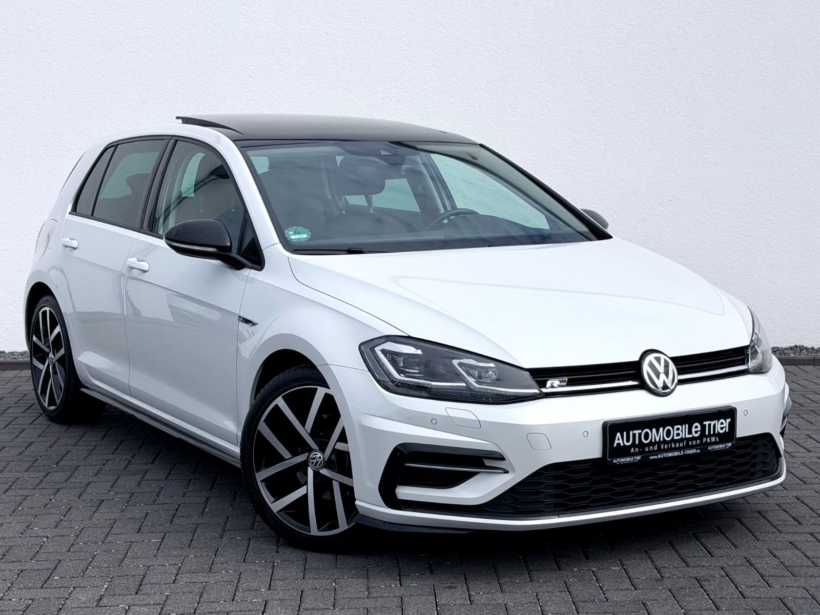 Volkswagen Golf 7 Lim. R line /PANO/NAVI/LED/CAM/GARANTIE/ - Bild 3 Volkswagen Golf 7 Lim. R line /PANO/NAVI/LED/CAM/GARANTIE/ in Weiß als Limousine - Fahrzeugfoto 3