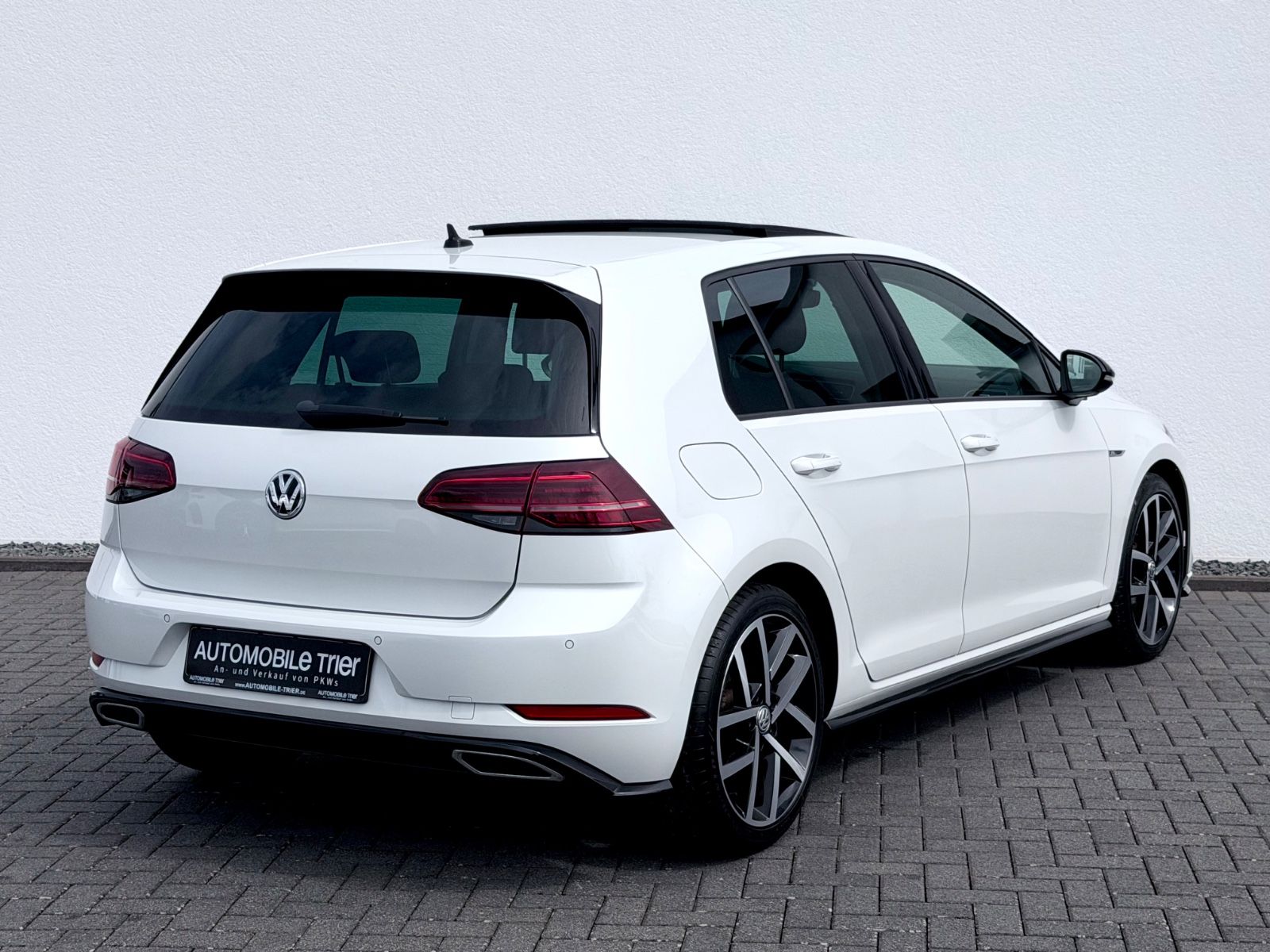 Volkswagen Golf 7 Lim. R line /PANO/NAVI/LED/CAM/GARANTIE/ - Bild 5 Volkswagen Golf 7 Lim. R line /PANO/NAVI/LED/CAM/GARANTIE/ in Weiß als Limousine - Fahrzeugfoto 5