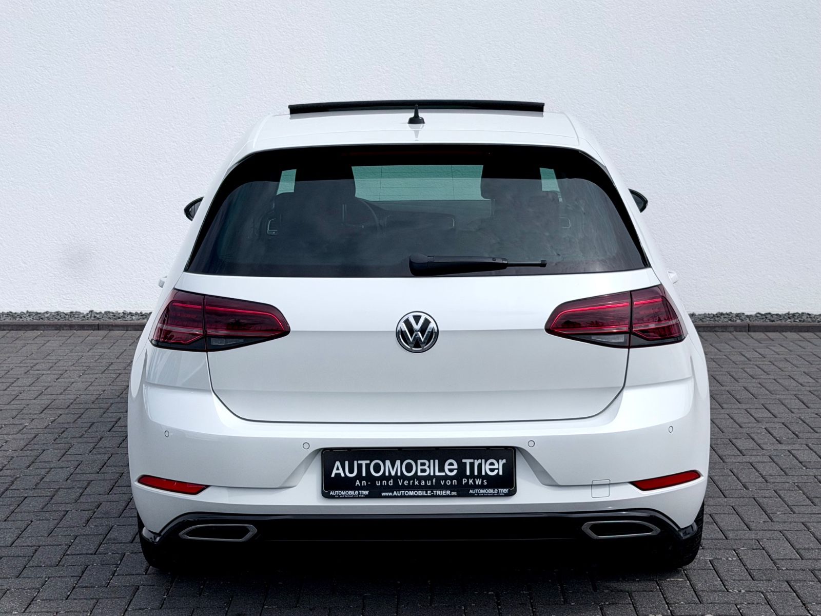 Volkswagen Golf 7 Lim. R line /PANO/NAVI/LED/CAM/GARANTIE/ - Bild 6 Volkswagen Golf 7 Lim. R line /PANO/NAVI/LED/CAM/GARANTIE/ in Weiß als Limousine - Fahrzeugfoto 6