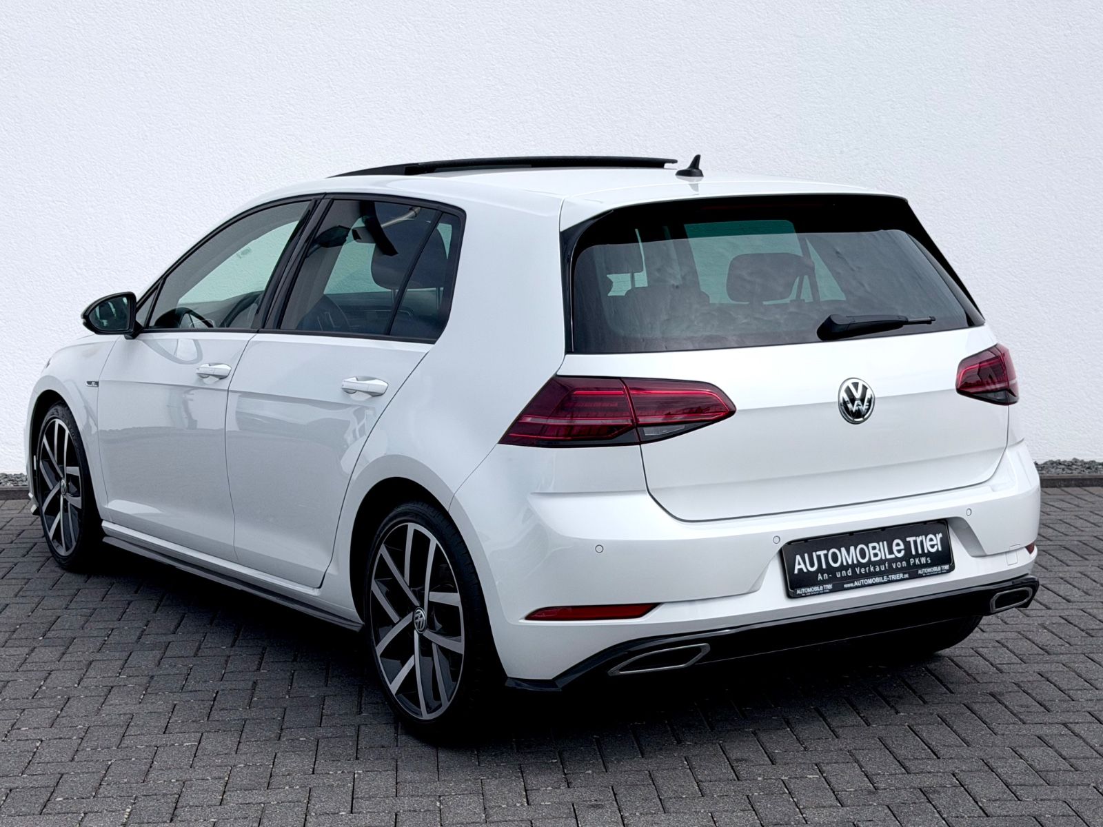 Volkswagen Golf 7 Lim. R line /PANO/NAVI/LED/CAM/GARANTIE/ - Bild 7 Volkswagen Golf 7 Lim. R line /PANO/NAVI/LED/CAM/GARANTIE/ in Weiß als Limousine - Fahrzeugfoto 7