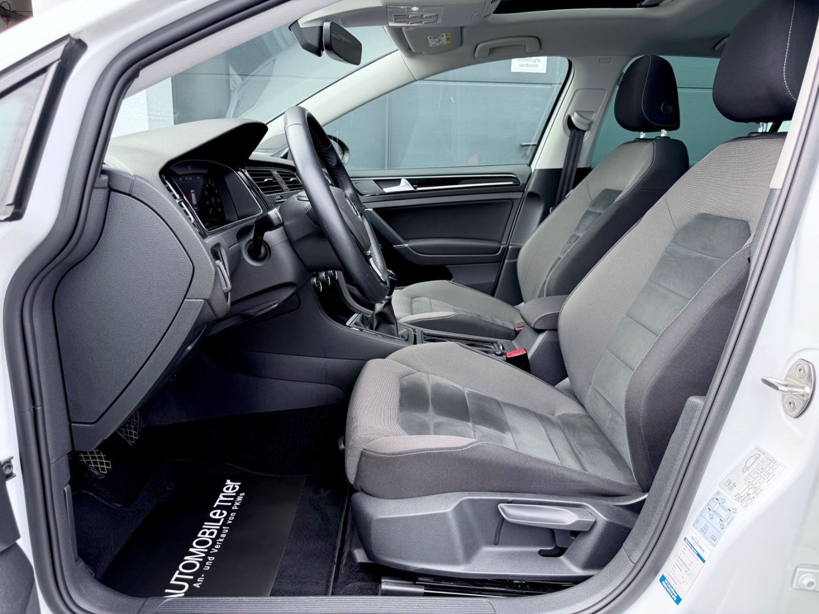 Volkswagen Golf 7 Lim. R line /PANO/NAVI/LED/CAM/GARANTIE/ - Bild 9 Volkswagen Golf 7 Lim. R line /PANO/NAVI/LED/CAM/GARANTIE/ in Weiß als Limousine - Fahrzeugfoto 9